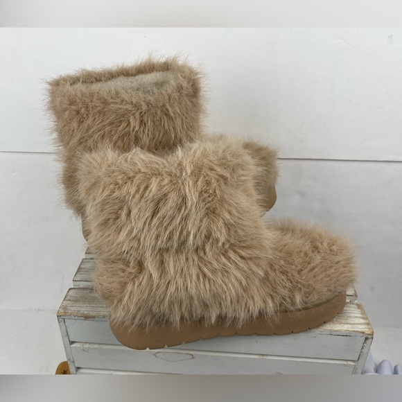 A New Day Women's Terra Faux Fur Boots with Memory Foam Insole size 8 - Picture 2 of 10